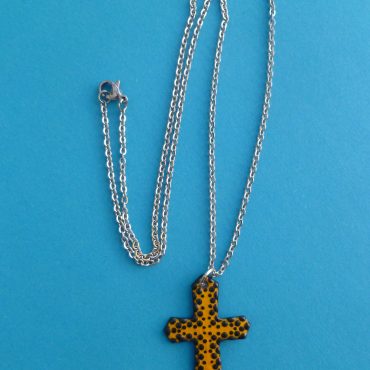 Elegáns kereszt, védelmező kereszt – medálok