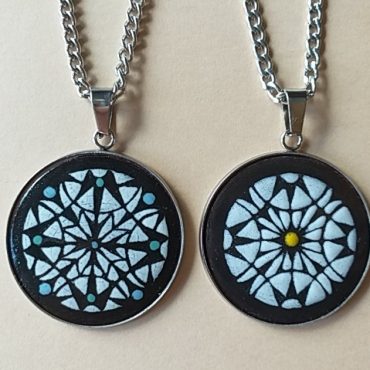 A, B Minták feketén fehéren – medál