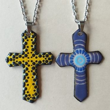 Elegáns kereszt, védelmező kereszt – medálok