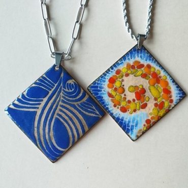 Ívelt formák, Örvénylés – medálok